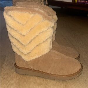 UGG TANIA shearling tan boots 8